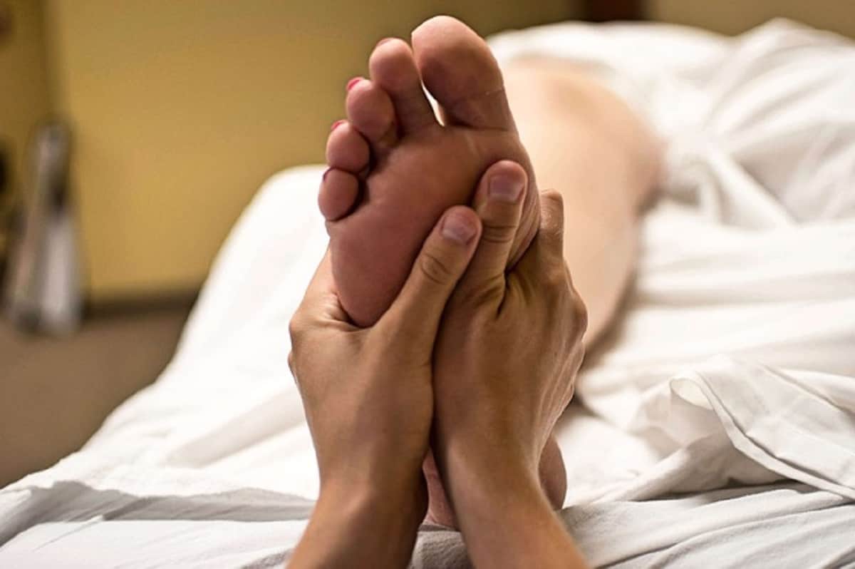 c76063fa-foot-massage c76063fa-foot-massage